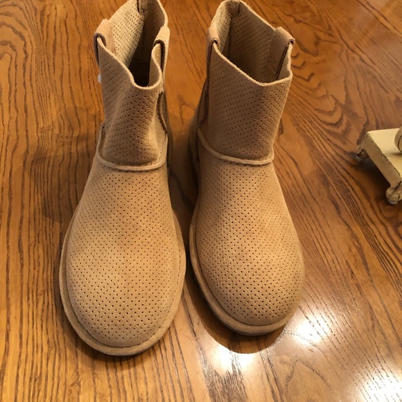 UGG Classic Unlined Mini Perforated Boot Tawny 7 - Picture 7 of 8